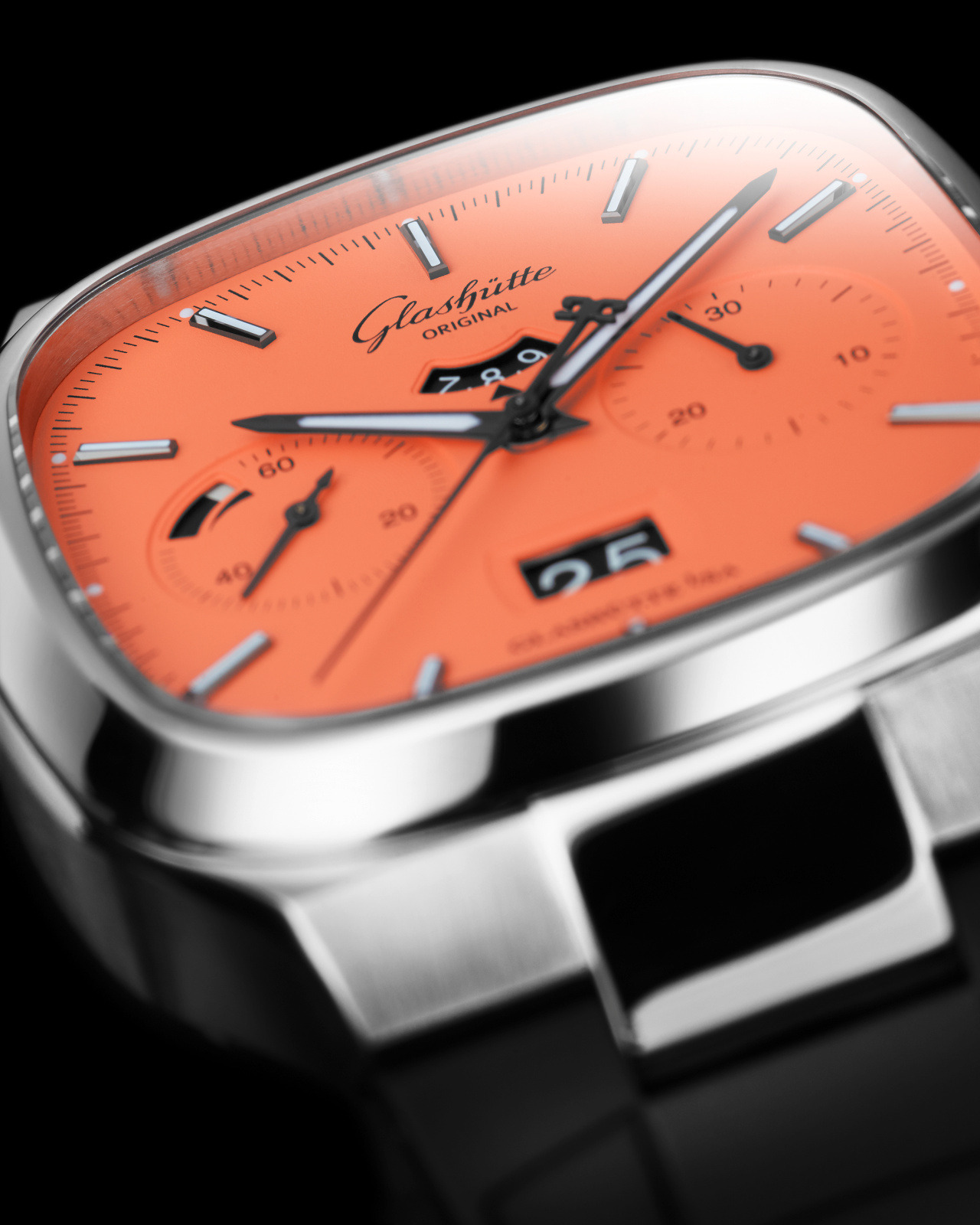 Glashütte Original_1-37-02-11-02-63_Seventies Chronograph Panorama Date_Detail 2 RGB 25cm.jpg