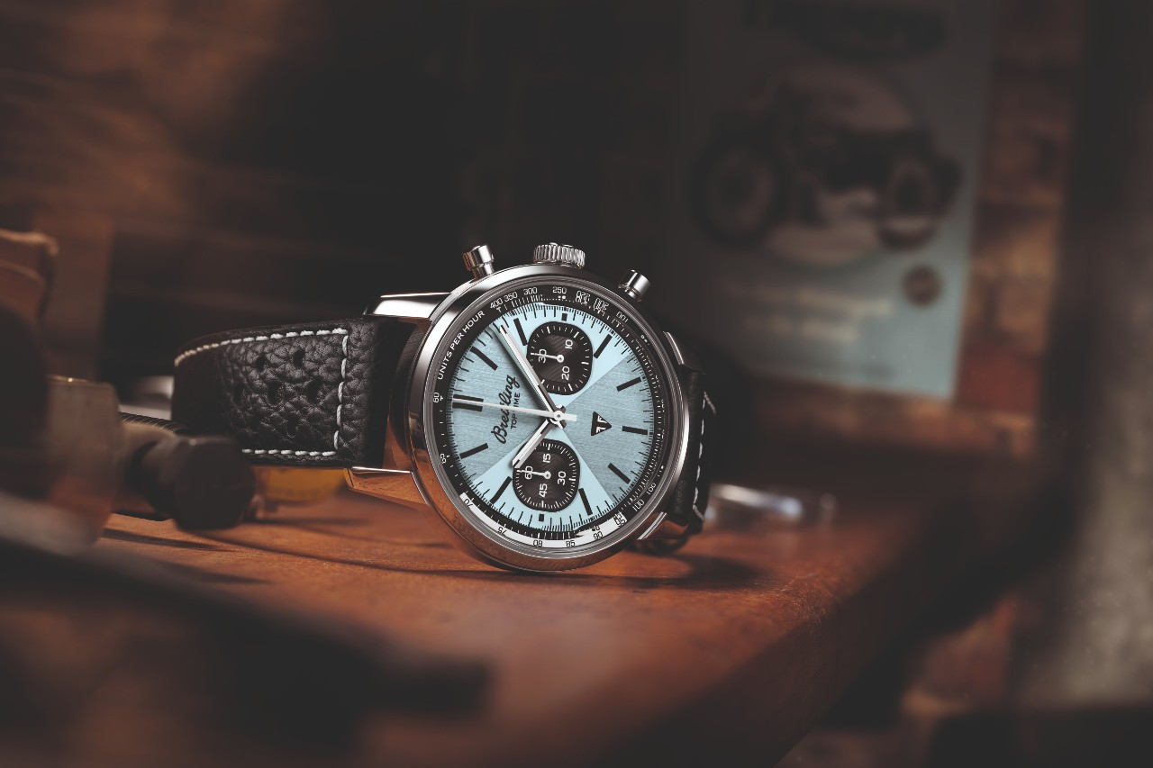 브라이틀링_탑 타임 B01 트라이엄프_01.jpg