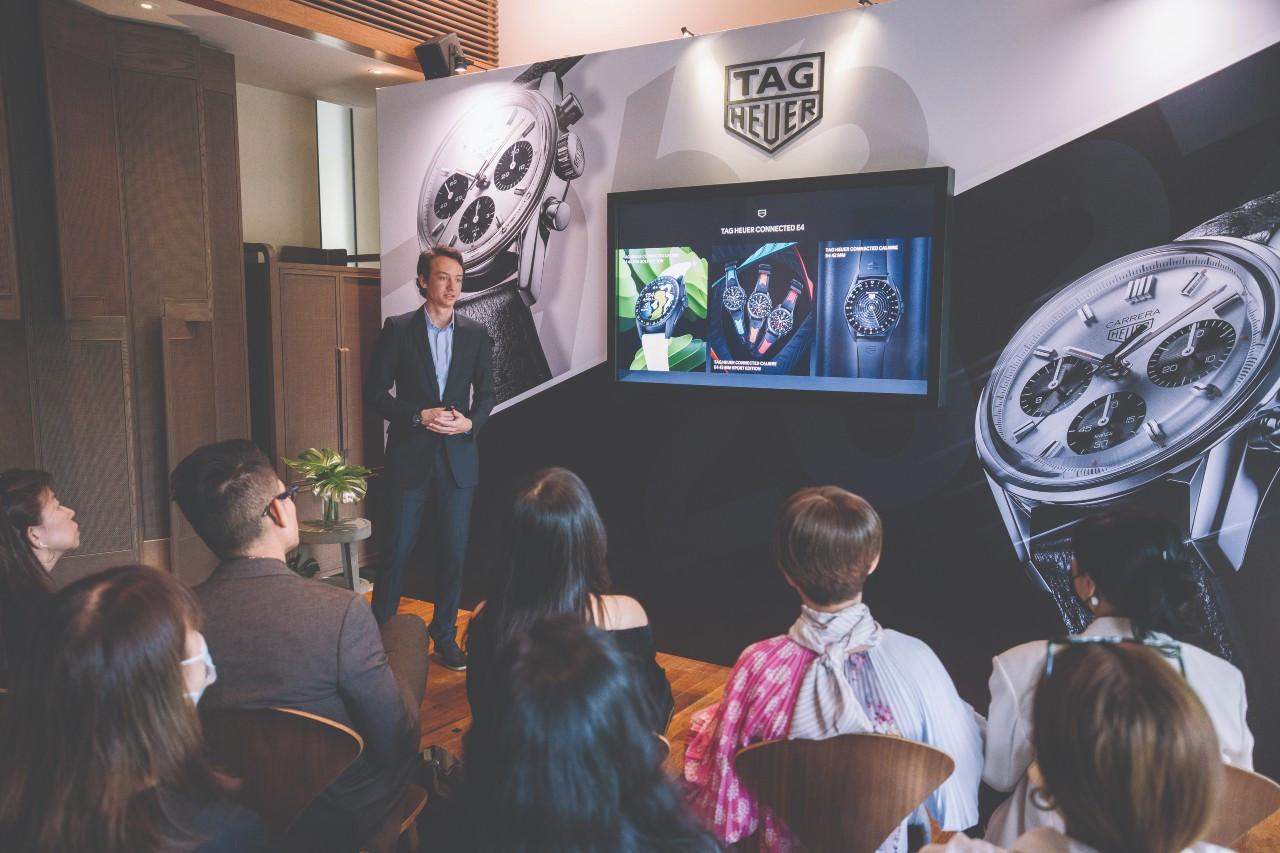 태그호이어_신제품 발표를 하고 있는 프레데릭 아르노 CEO.jpg