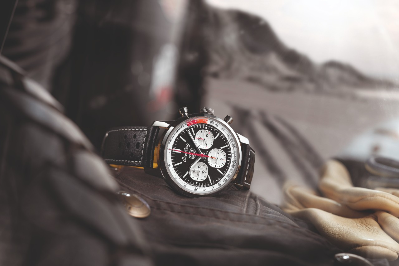 브라이틀링_탑 타임 B01 데우스_01.jpg