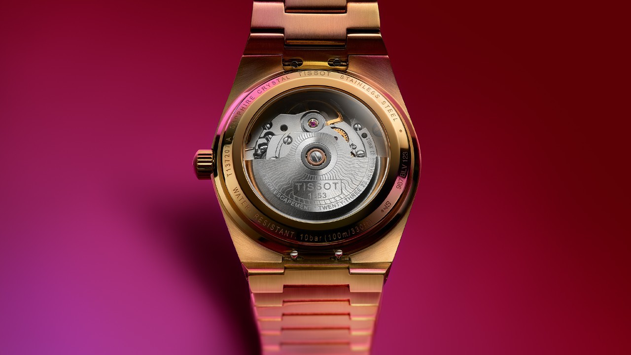 티쏘 PRX 파워매틱 80 아이스 골드_백 케이스.jpg