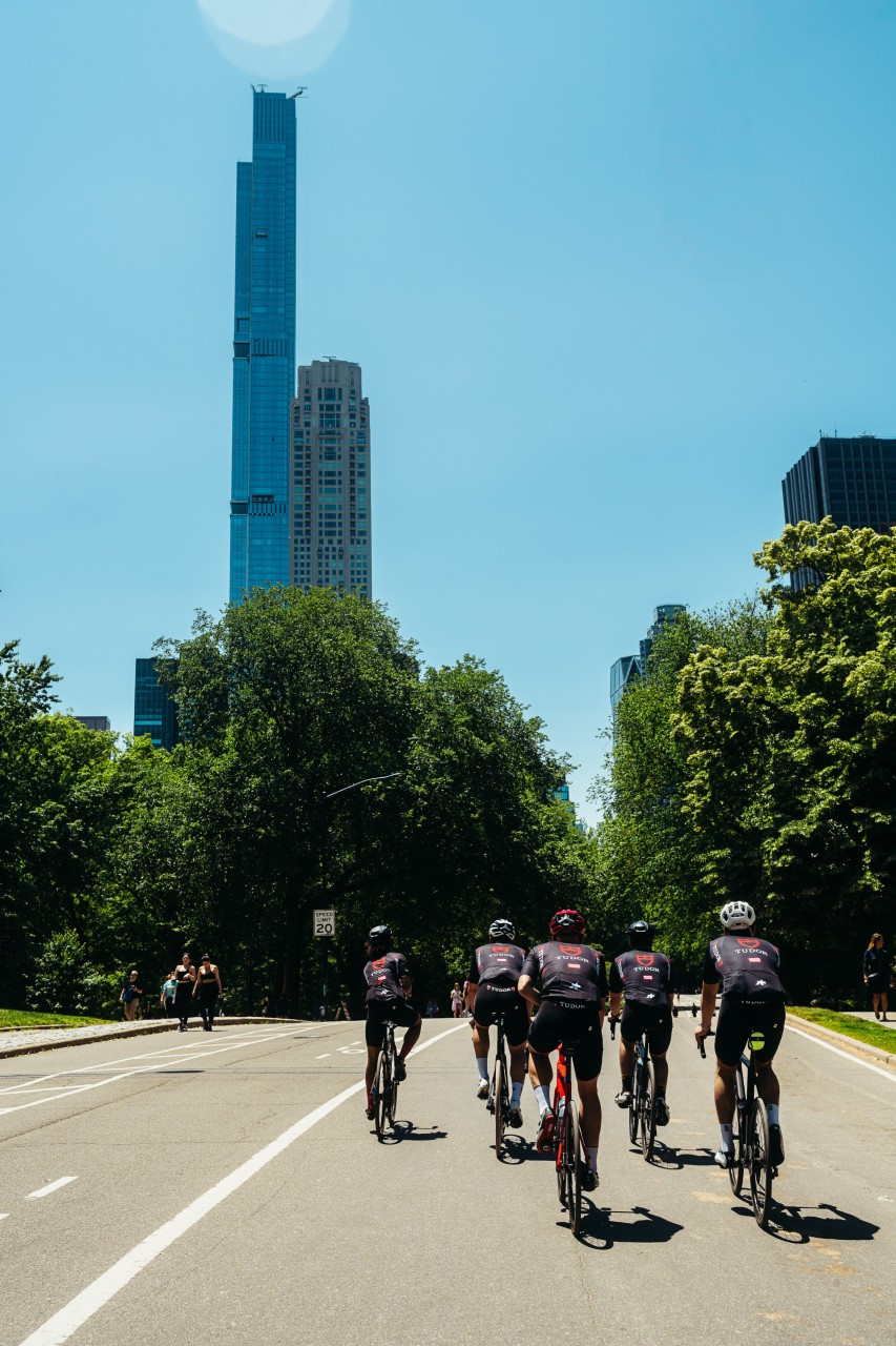 튜더_사이클링 팀_02.jpg