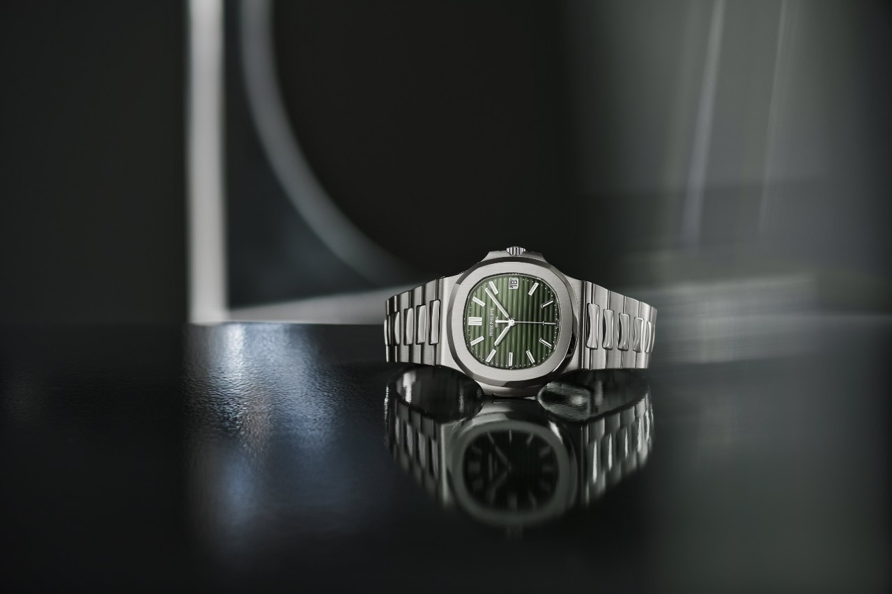 patek-philippe-nautilus-ref. 5711-olive-green (1).jpg