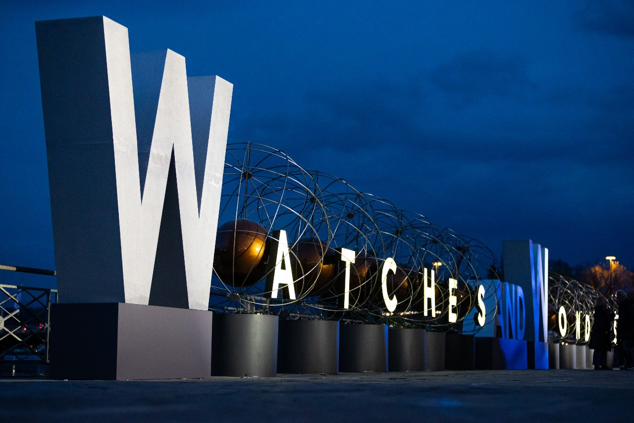 제네바 시티에 마련된 워치스 앤 원더스 조형물.jpg