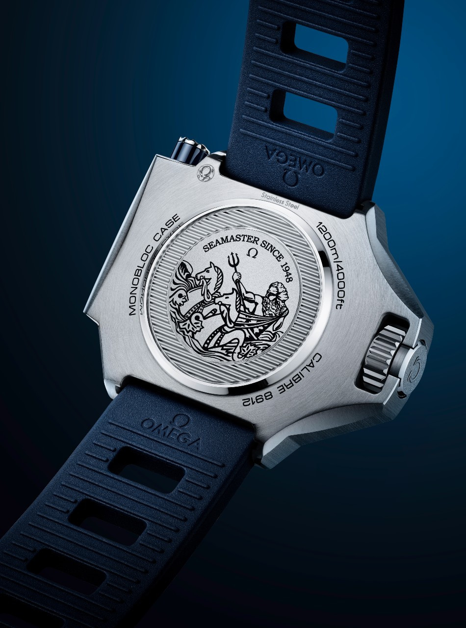 오메가_씨마스터 75주년 기념 에디션_백 케이스_02.jpg