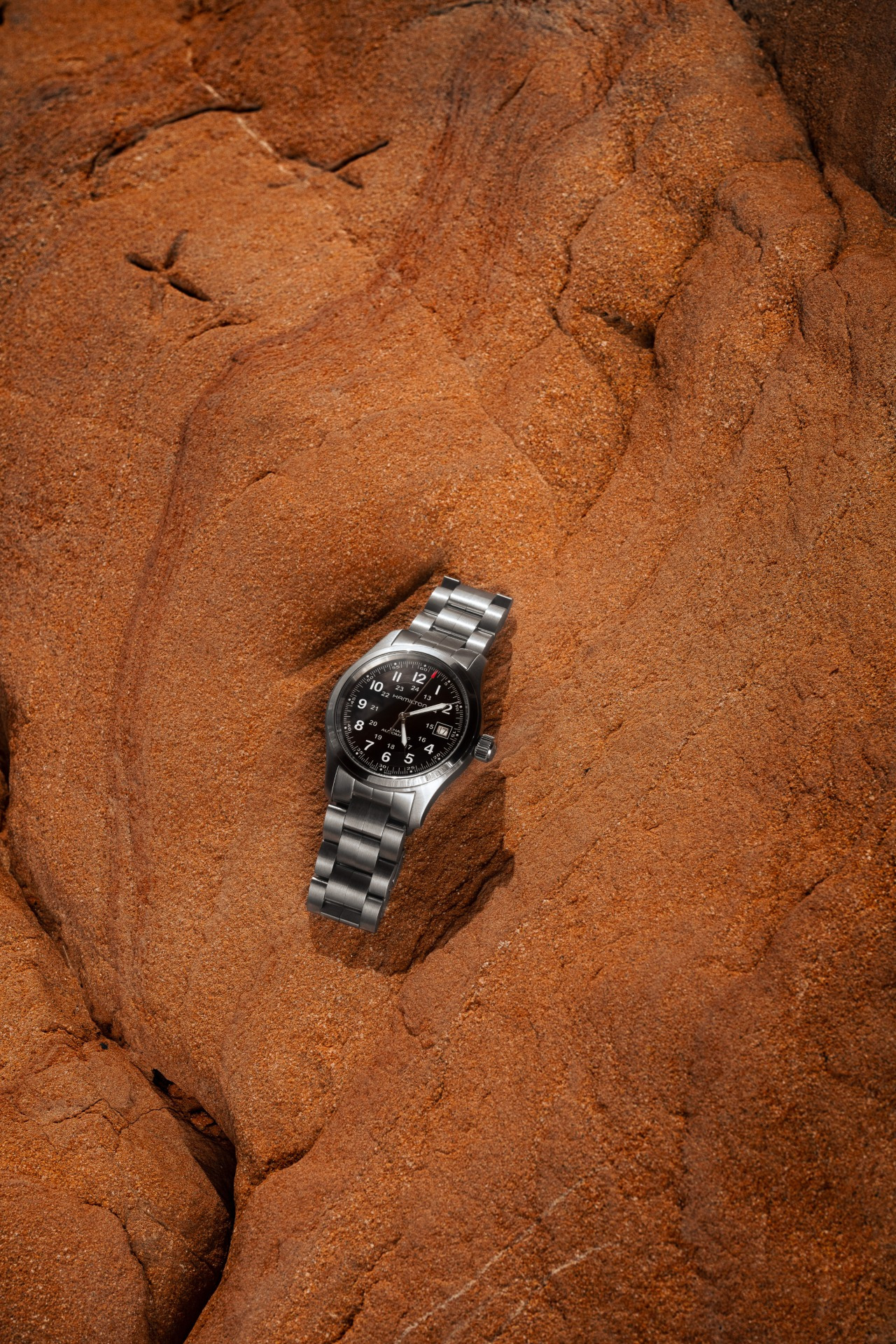 Hamilton_Khaki_Field_Automatic_H70455133_Lifestyle_2_19450.jpg