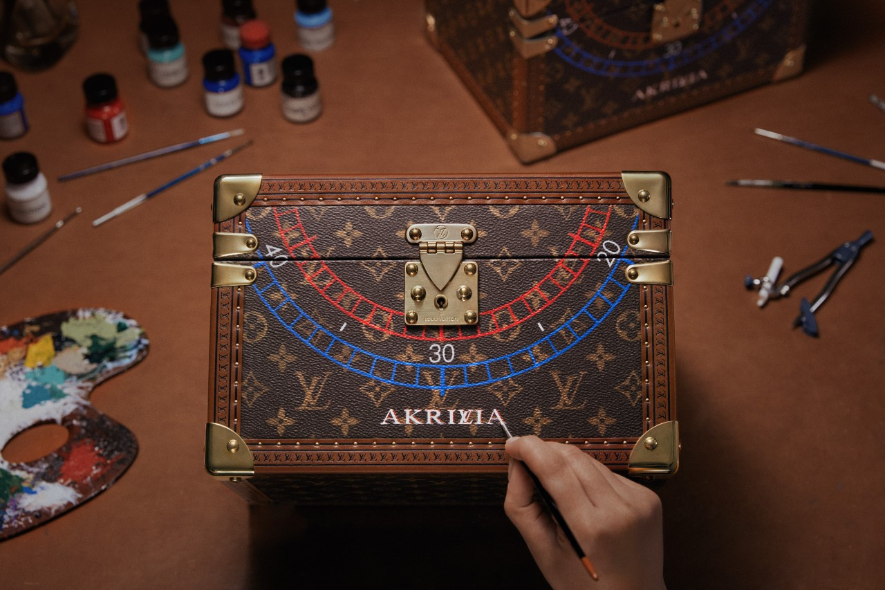 루이비통 x 아크리비아 LVRR-01_트렁크 페인팅.jpg