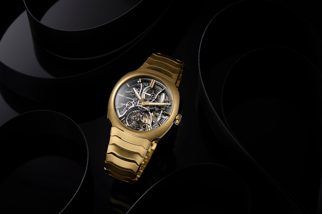 HMoser_6814-0700_Streamliner_Tourbillon_Skeleton_YG_Boutique_Edition__Lifestyle_dark_front.jpg