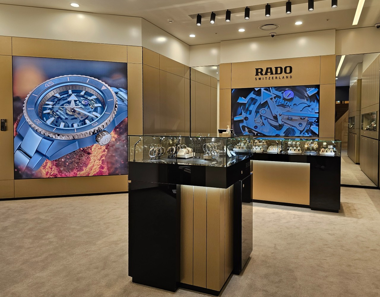 라도 신세계백화점 본점 부티크 내부 전경.jpg