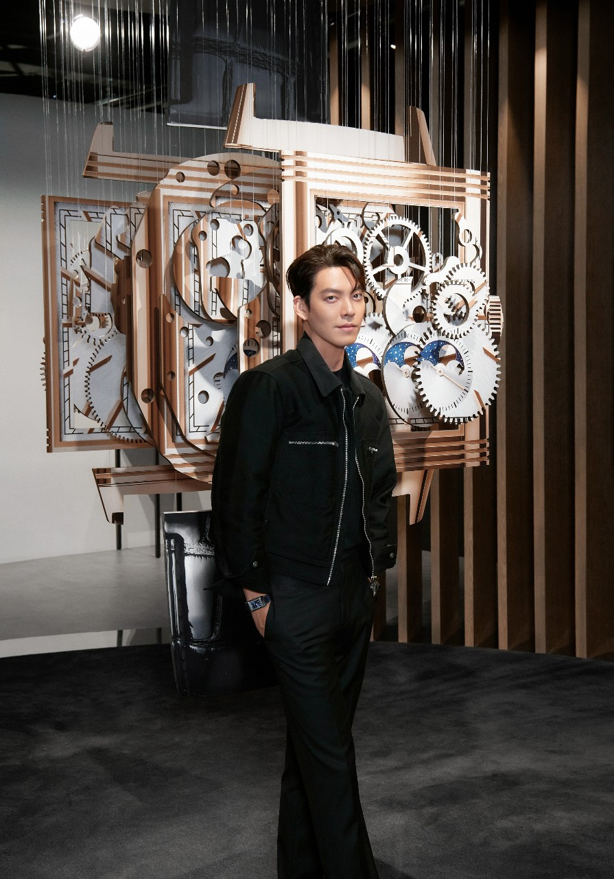 예거 르쿨트르 메종 프렌즈 김우빈(2)(1).jpg