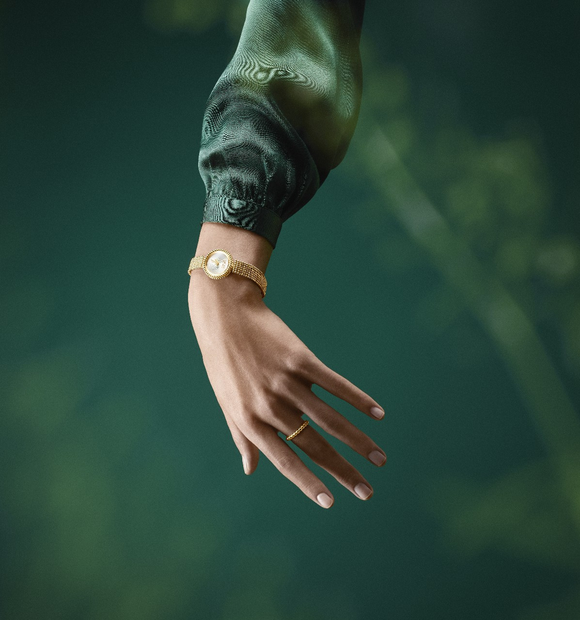 반클리프_뻬를리 _착용샷.jpg