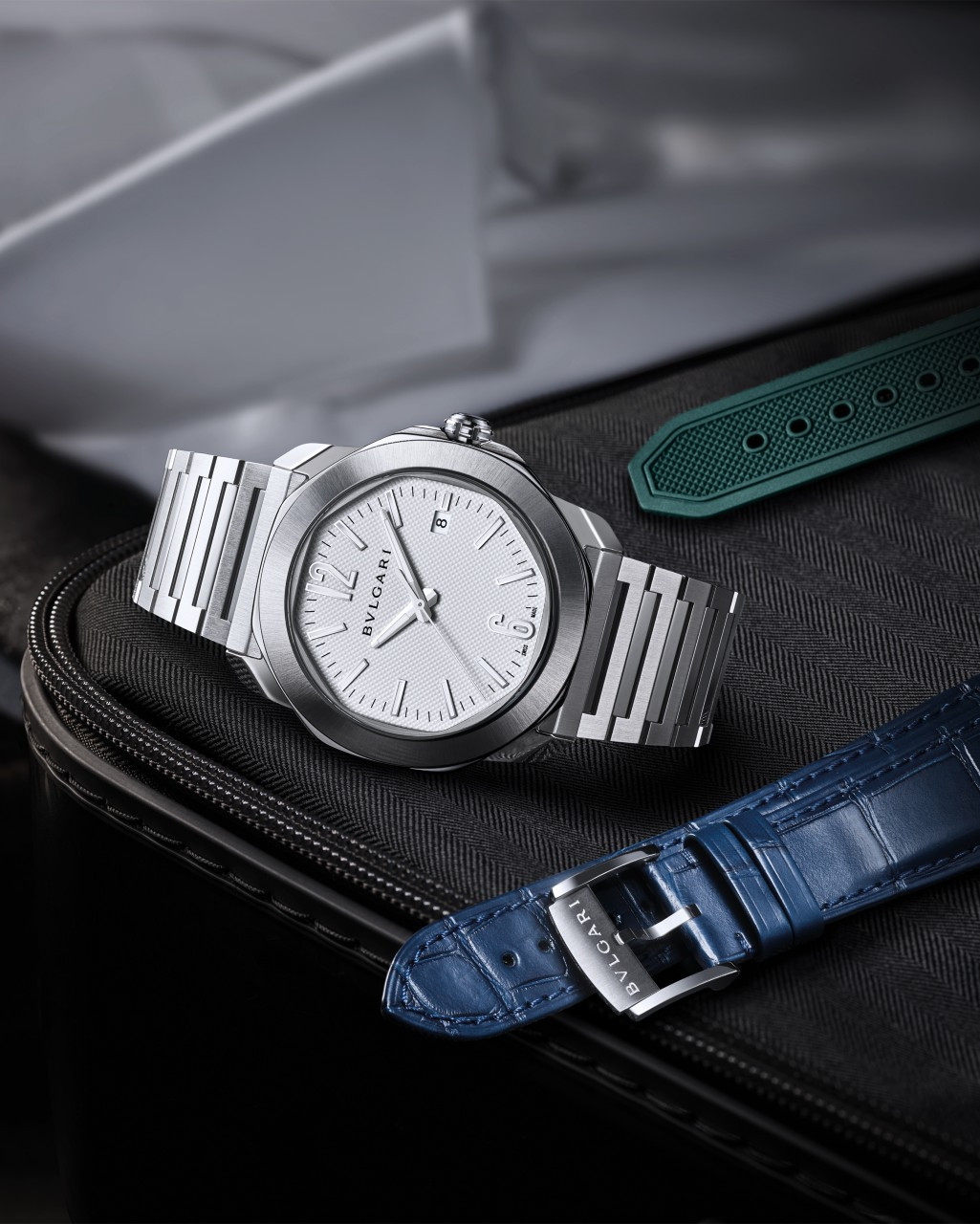 불가리_옥토 로마 오토_화이트.jpg