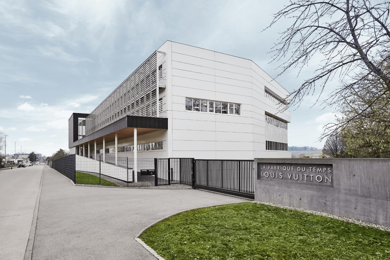 루이 비통_Louis Vuitton_라 파브리끄 뒤 떵 워치 공방_외부.jpg