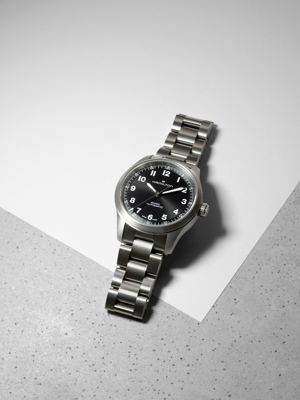 Hamilton_Khaki_Field_Titanium_x_Engineered_Garments_H70235130_Lifestyle_2_18099.jpg