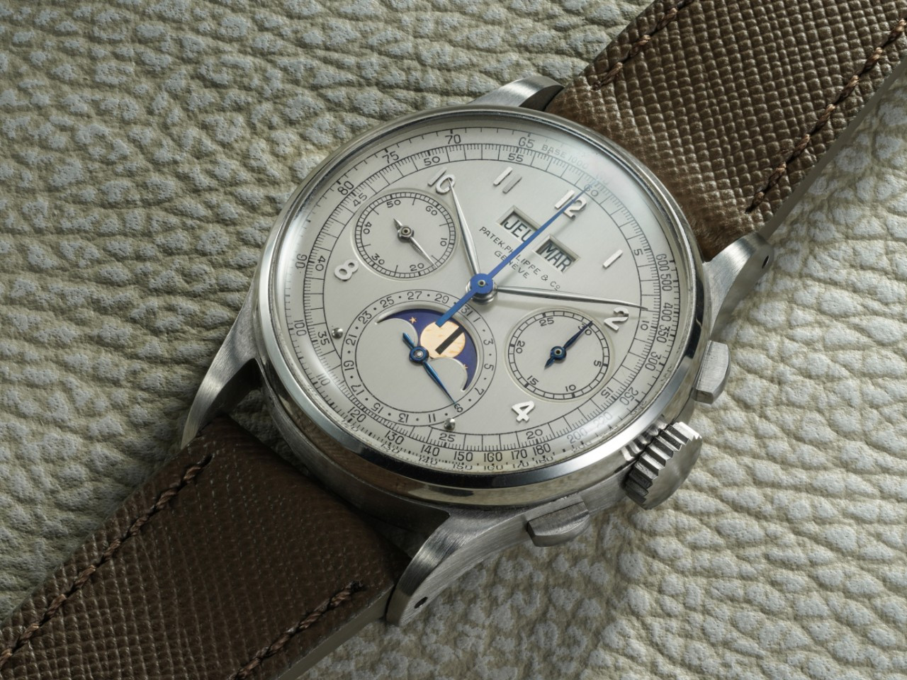 필립스 디케이드 원 경매-Patek Philippe Stainless-Steel Ref. 1518_2.jpg