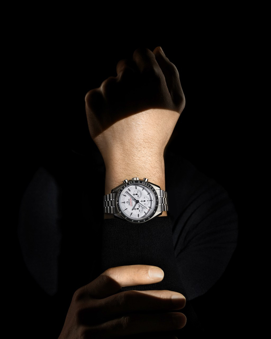 OMEGA_31030425004001_Wristshot_.jpg