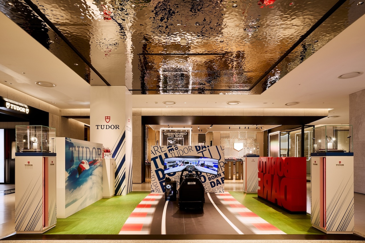 튜더 더 현대 팝업 레이싱 시뮬레이터.jpg