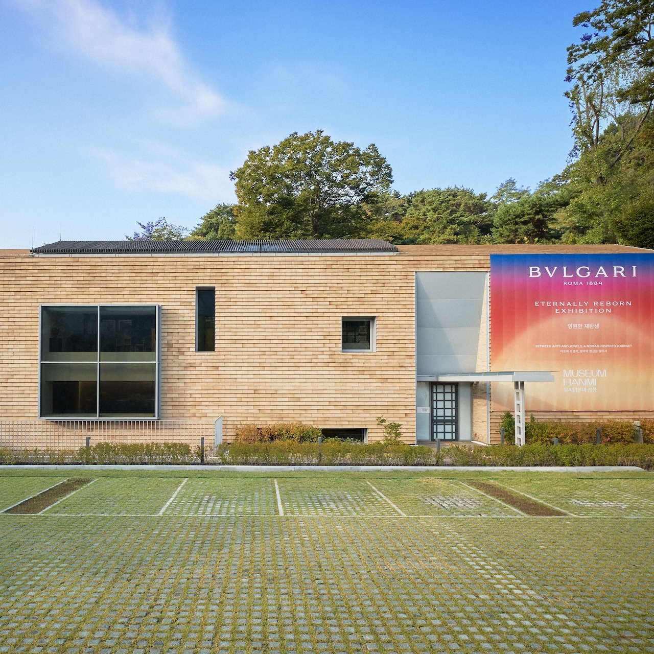 불가리 영원한 재탄생 전시 외부 전경.jpg