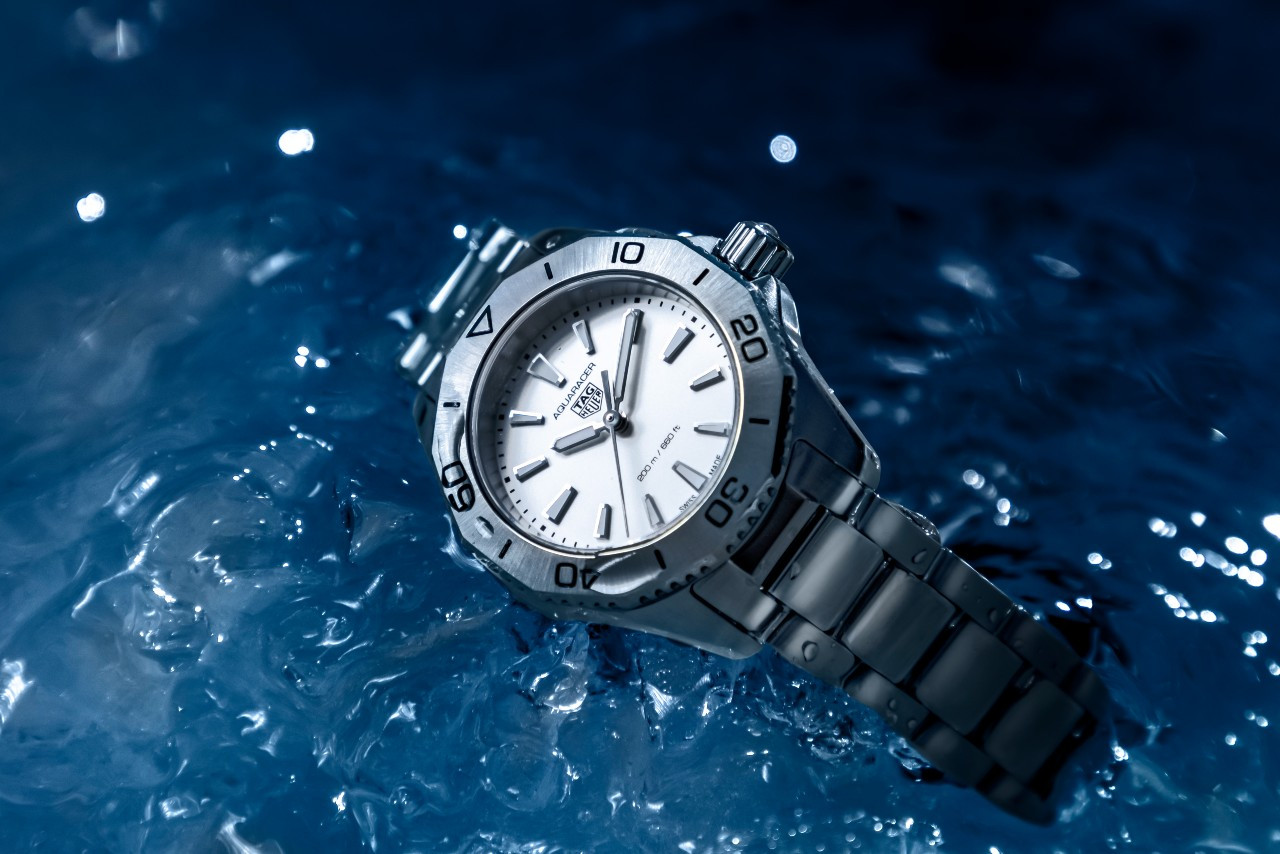 태그호이어 아쿠아레이서 프로페셔널 200 화이트 다이얼.jpg