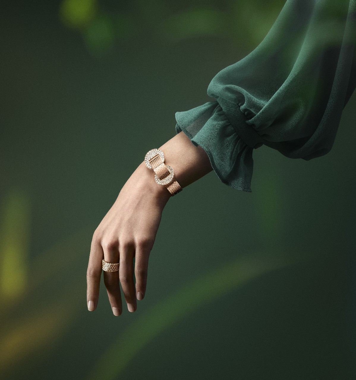 반클리프_루도 시크릿_착용샷.jpg