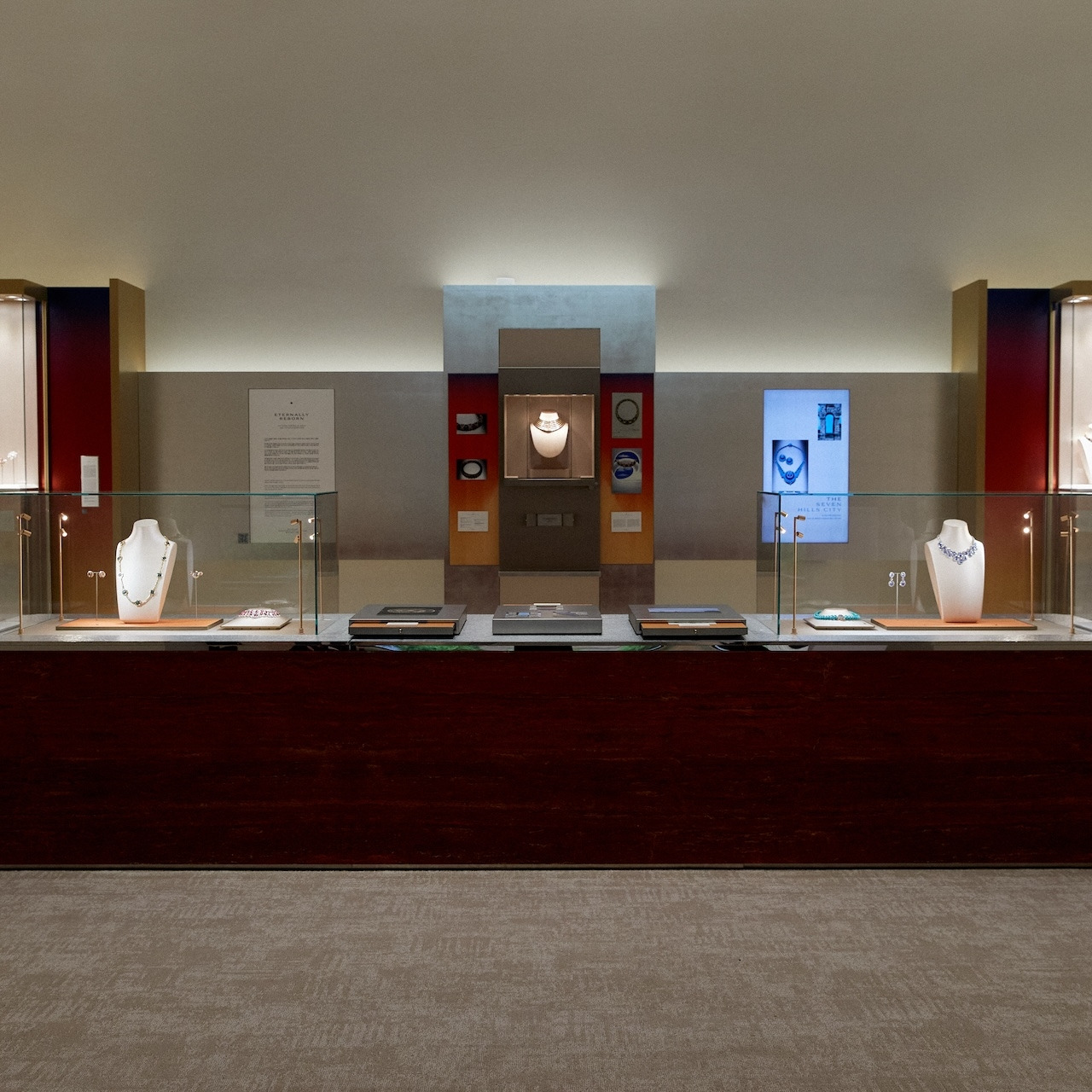 불가리 2024 영원한 재탄생 전시 내부 전경.jpg