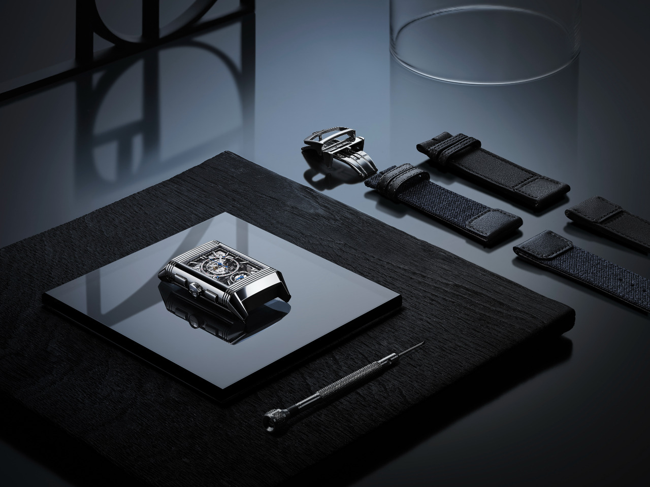 JAEGER-LECOULTRE_REVERSO TRIBUTE CHRONOGRAPH_STEEL_METIERS-BRACELETS_11810x8855px_AdobeRGB.jpg