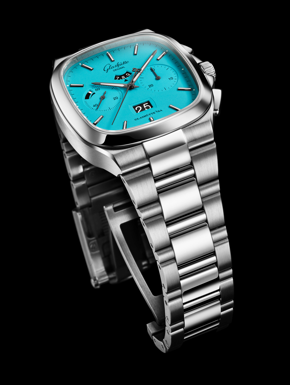 Glashütte Original_1-37-02-10-02-70_Seventies Chronograph Panorama Date_PR 2 RGB 25cm.jpg