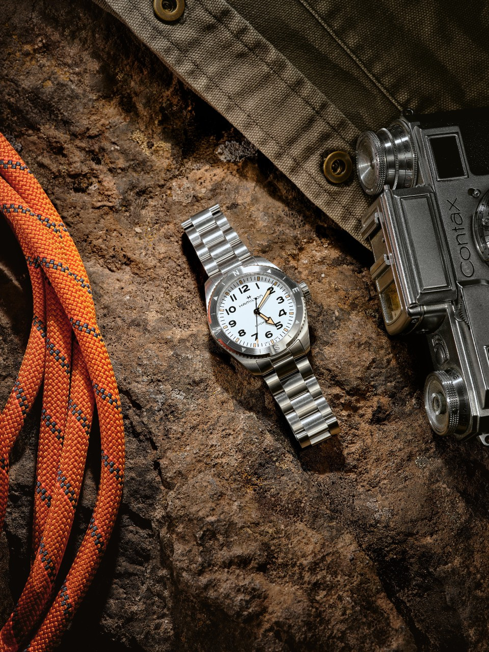 Hamilton_Khaki_Field_Expedition_H70315110_lifestyle1_Digital_Resolution___JPEG___72_DPI_17110.jpg