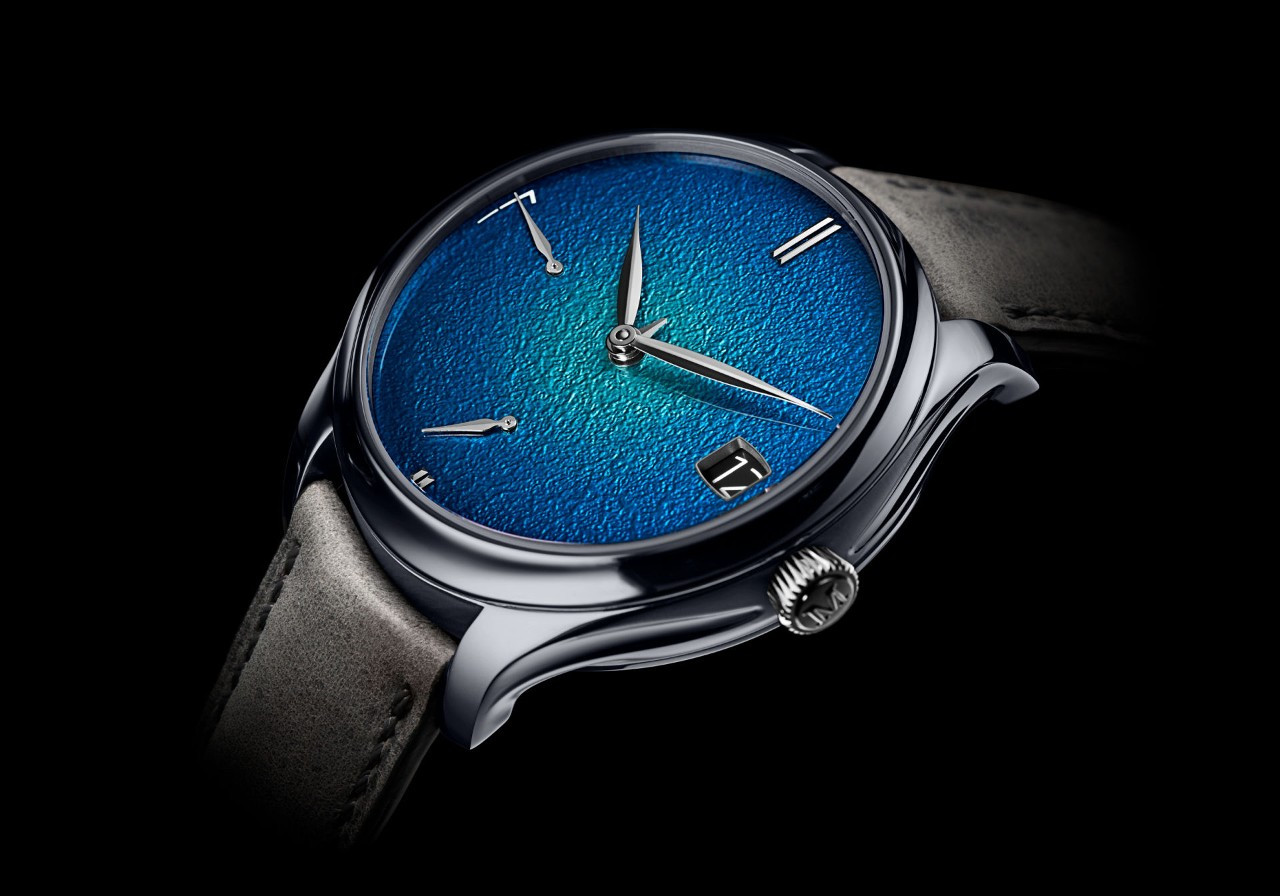모저앤씨_Endeavour_Perpetual_Calendar_Tantalum_Blue_Enamel_1.jpg