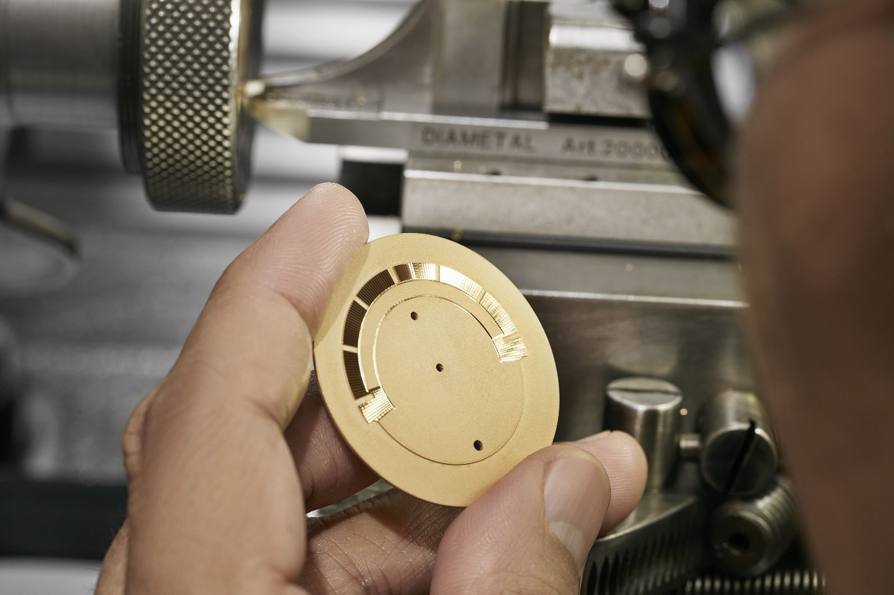 바쉐론 콘스탄틴_트래디셔널 투르비용 레트로그레이드 데이트 오픈페이스의 제작 과정_2.jpg