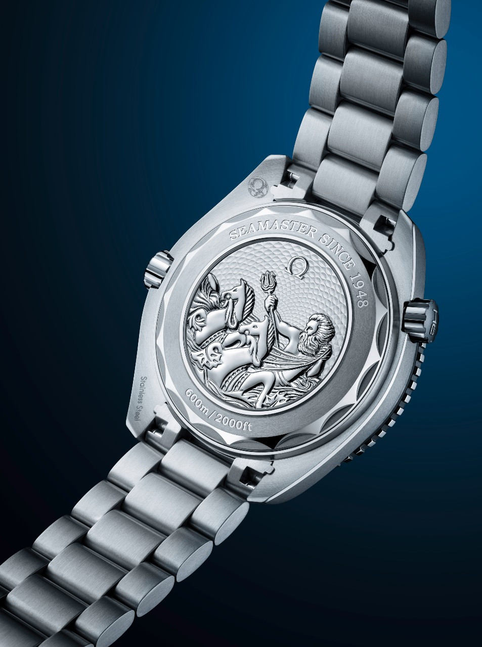 오메가_씨마스터 75주년 기념 에디션_백 케이스_04.jpg