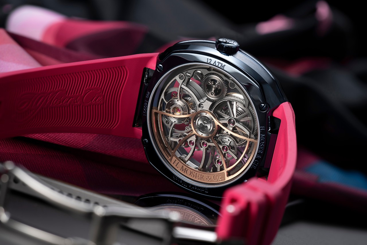 HMoser_6811-1201_Streamliner_Cylindrical_Tourbillon_Alpine_BWT_Unique_Piece__Lifestyle_Caseback.jpg