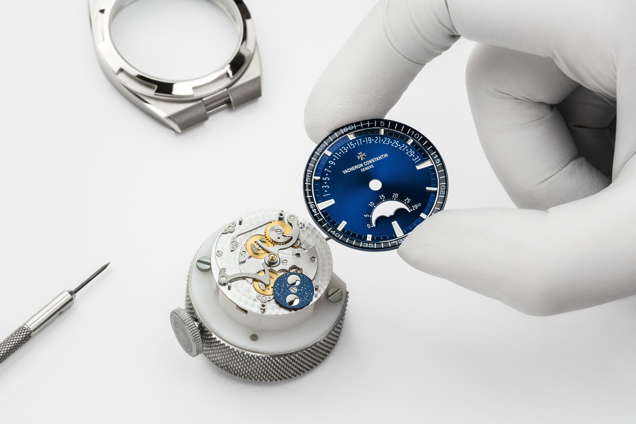 바쉐론 콘스탄틴_오버시즈 문 페이즈 레트로그레이드 데이트_제작 과정.jpg