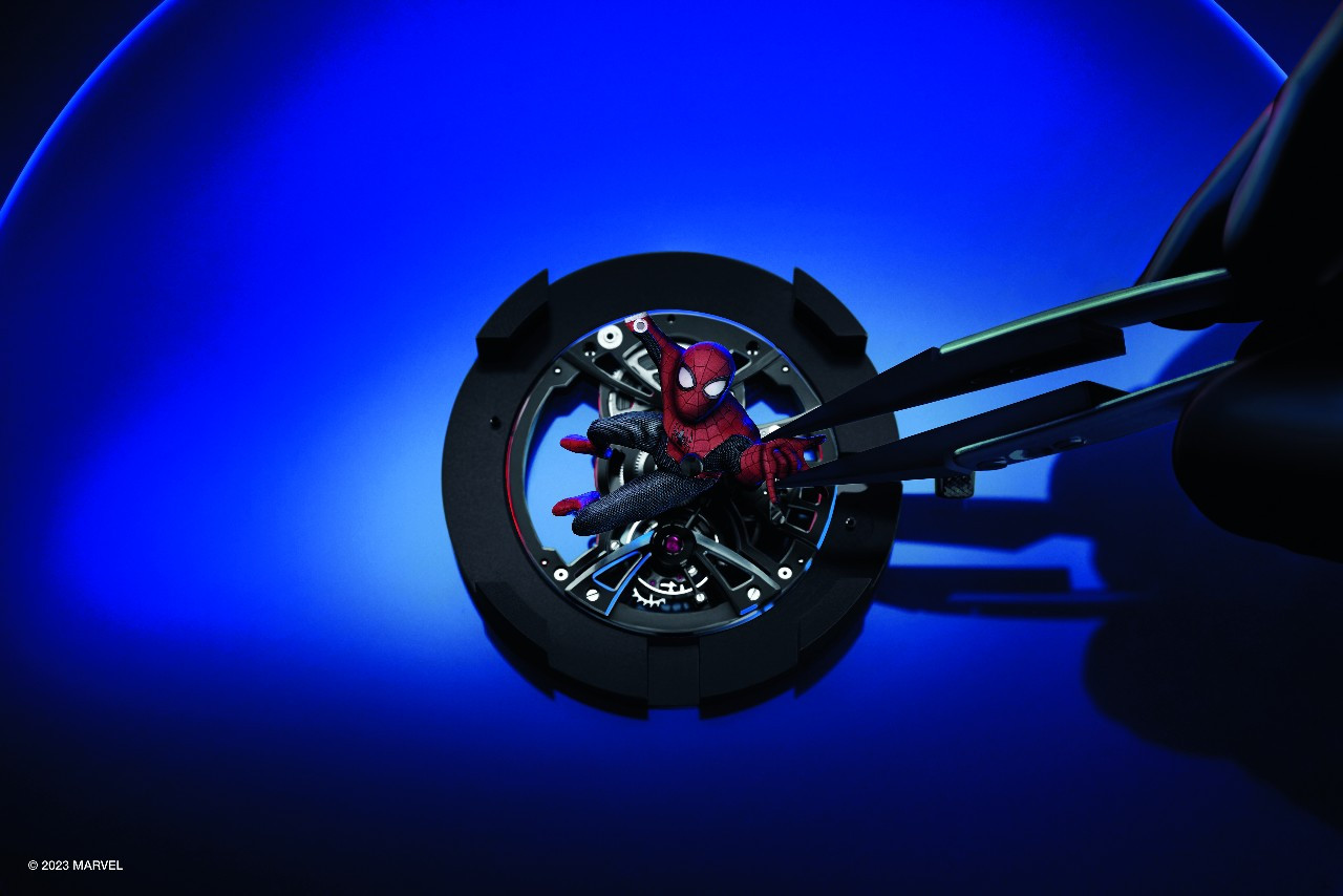 오데마 피게_스파이더맨 투르비용_제작 과정.jpg