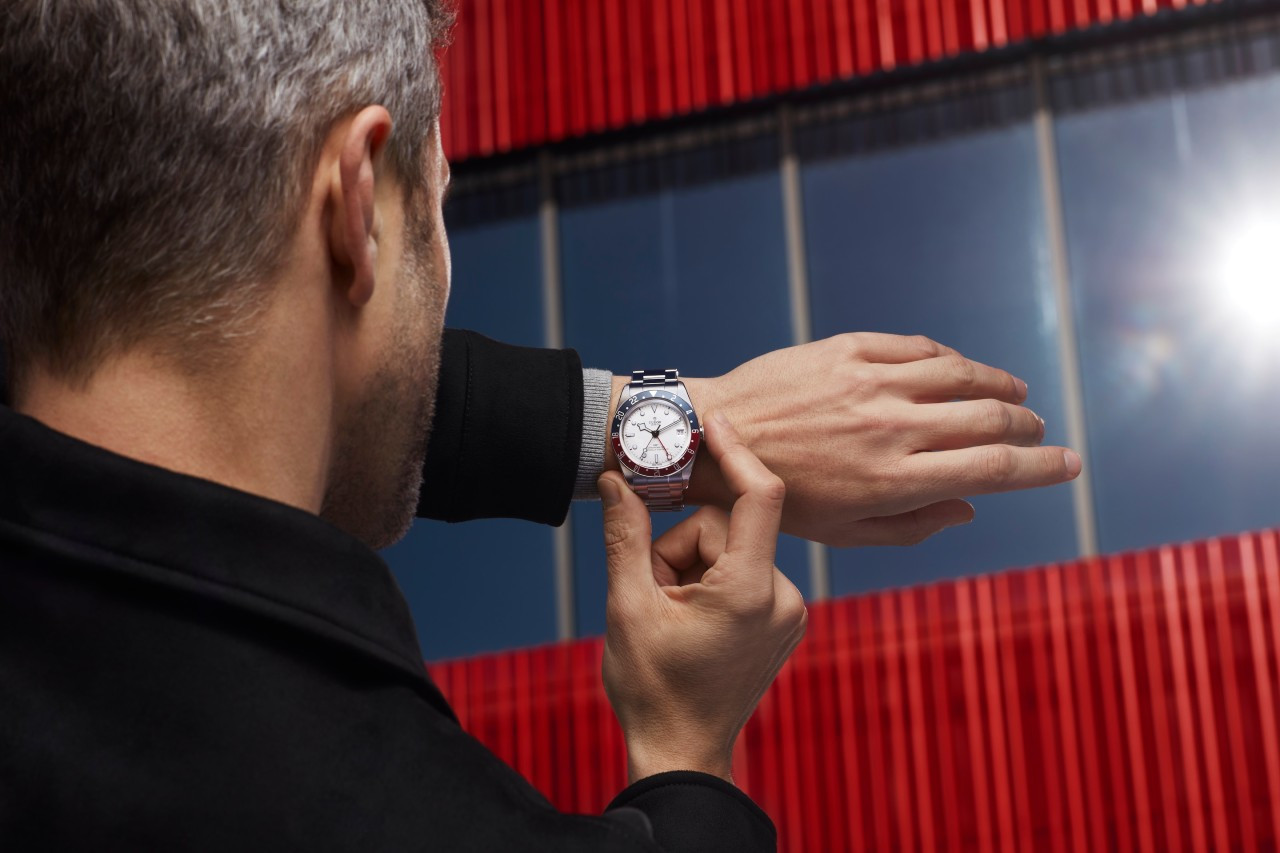 튜더_블랙 베이 GMT_착용샷.jpg