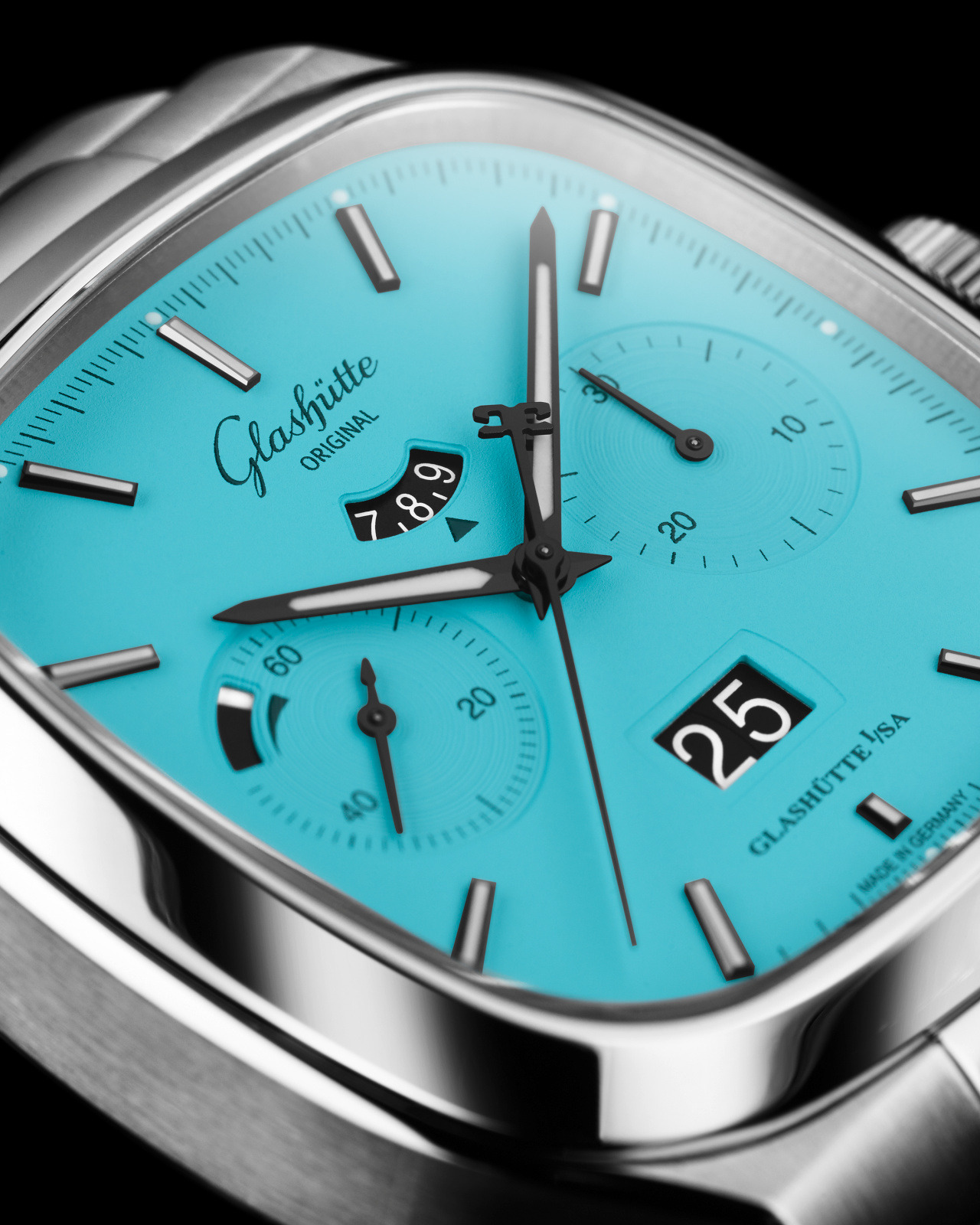 Glashütte Original_1-37-02-10-02-70_Seventies Chronograph Panorama Date_Detail 1 RGB 25cm.jpg
