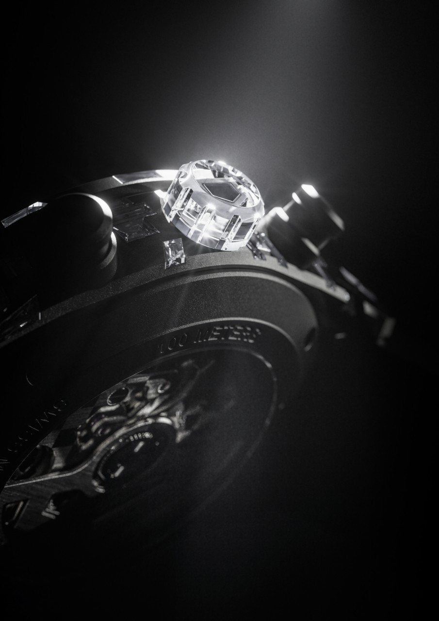 태그호이어_까레라 플라즈마 2_크라운.jpg