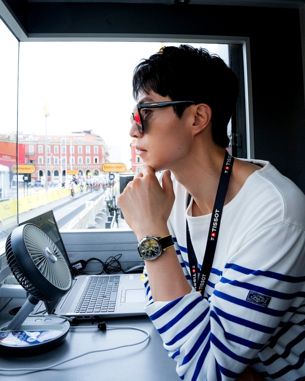 투르 드 프랑스 2024 타임 키핑 박스를 방문한 배우 이동욱.jpg