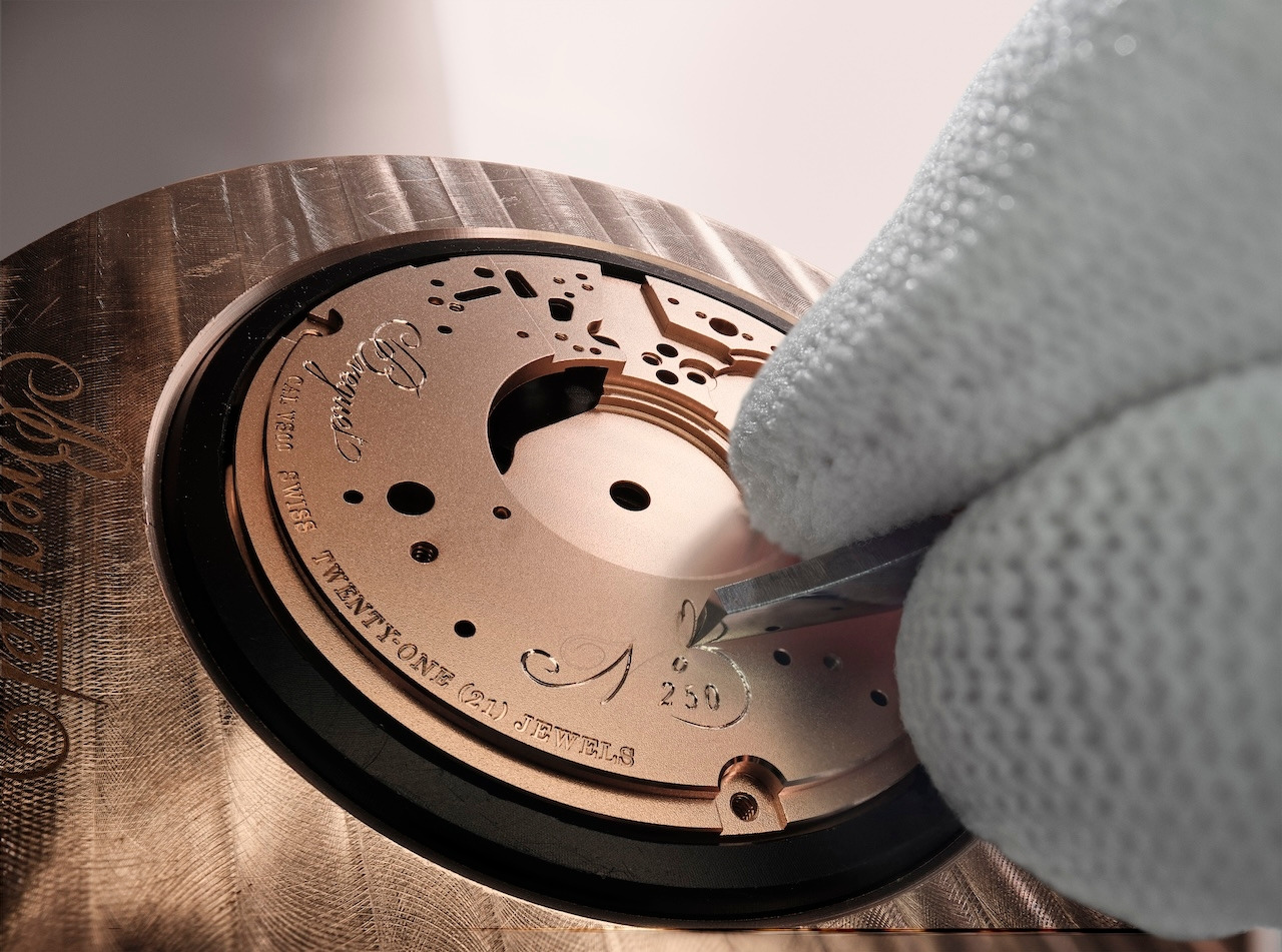 EMBARGO 24.05.25_8PM CET_Breguet Souscription 2025_Hand engraving.jpg