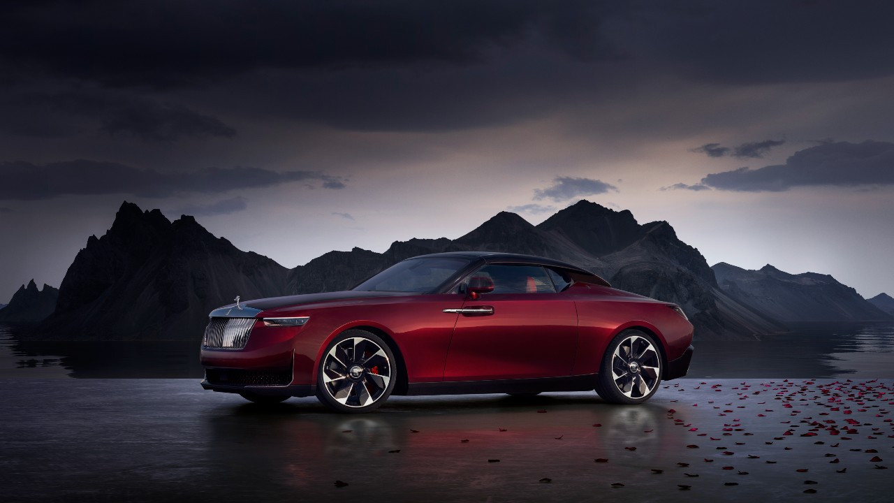 롤스로이스 드롭테일 커미션_라 로즈 누아르 드롭테일_02.jpg