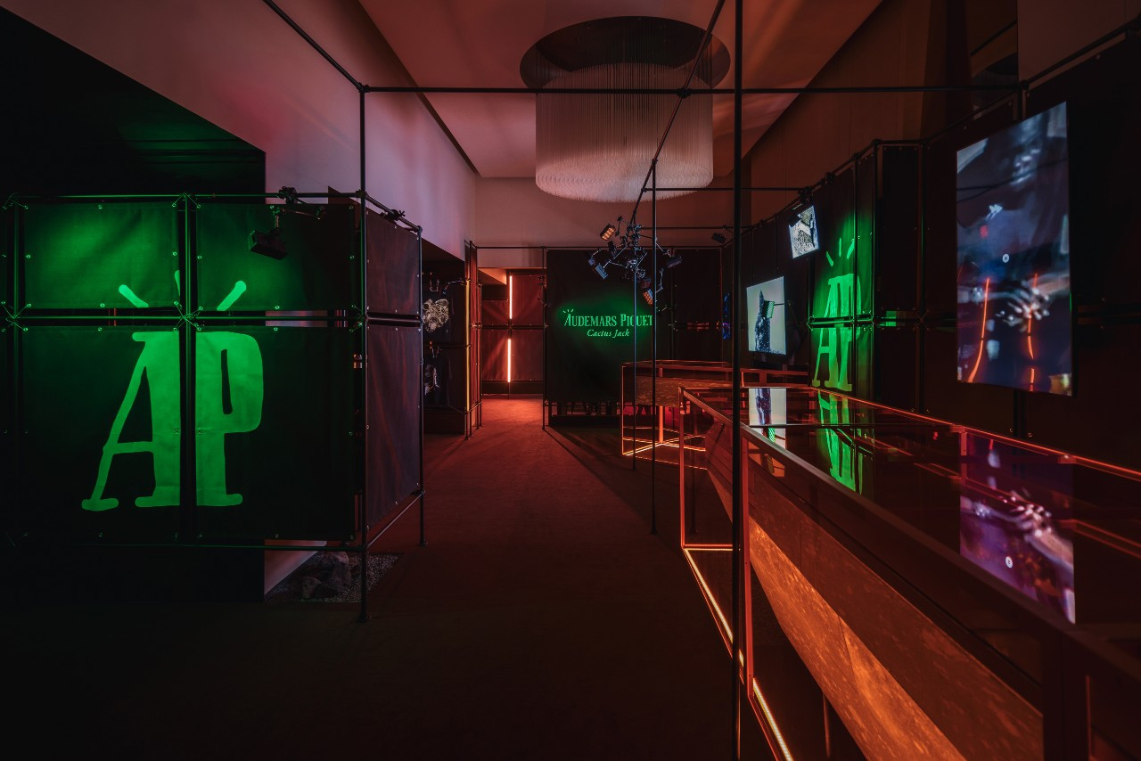 오데마 피게 x 캑터스 잭 로열 오크 퍼페추얼 캘린더 오픈 워크 리미티드 에디션_05.jpg