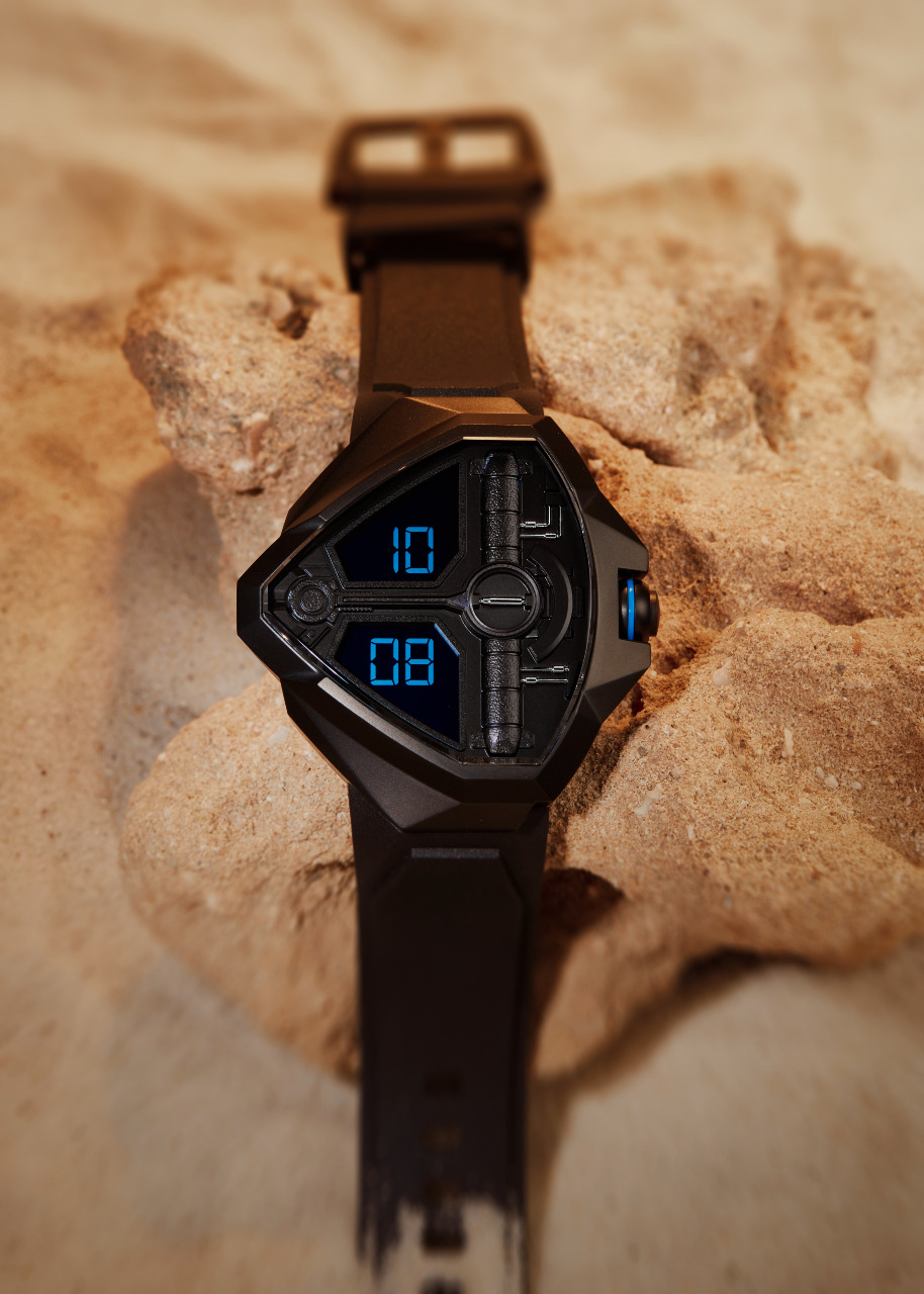 Hamilton Ventura Edge_H24624330_Lifestyle 3.jpg