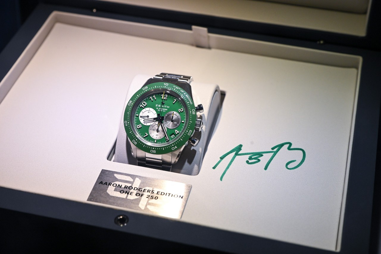 제니스 크로노마스터 스포츠 애런 로저스_박스 패키징.jpg