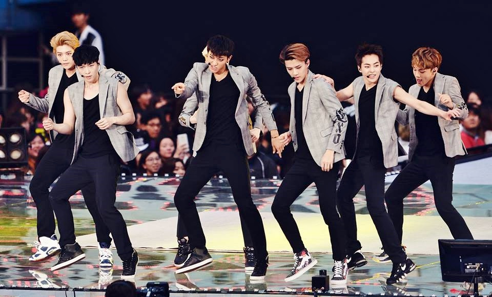 EXO_at_the_SMTown_Live_World_Tour_IV_in_Seoul.jpg