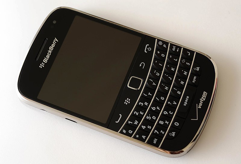 800px-BlackBerry_Bold_Touch_9900.jpg