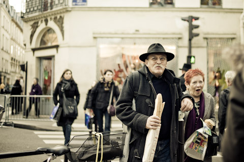 man-eat-baguette-paris-lr.jpg