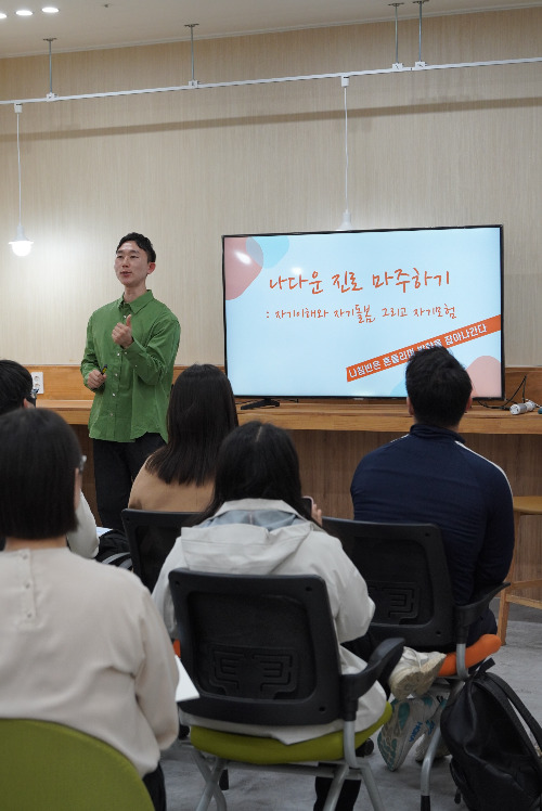 부산 북토크.jpg