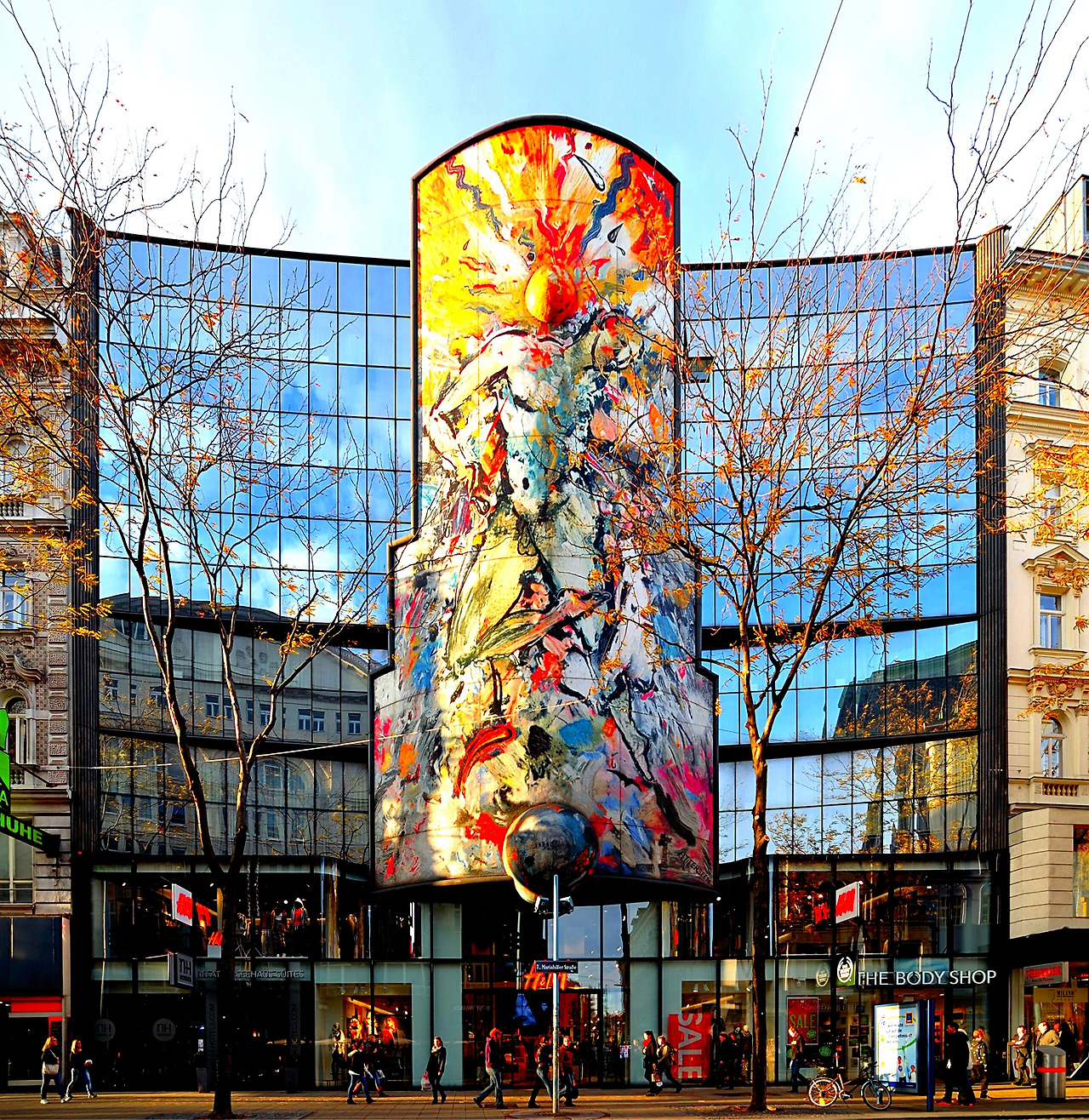 Glasmosaik-Fassade (1996) in Wien 7 Mariahilfer Straße 78–80.jpg