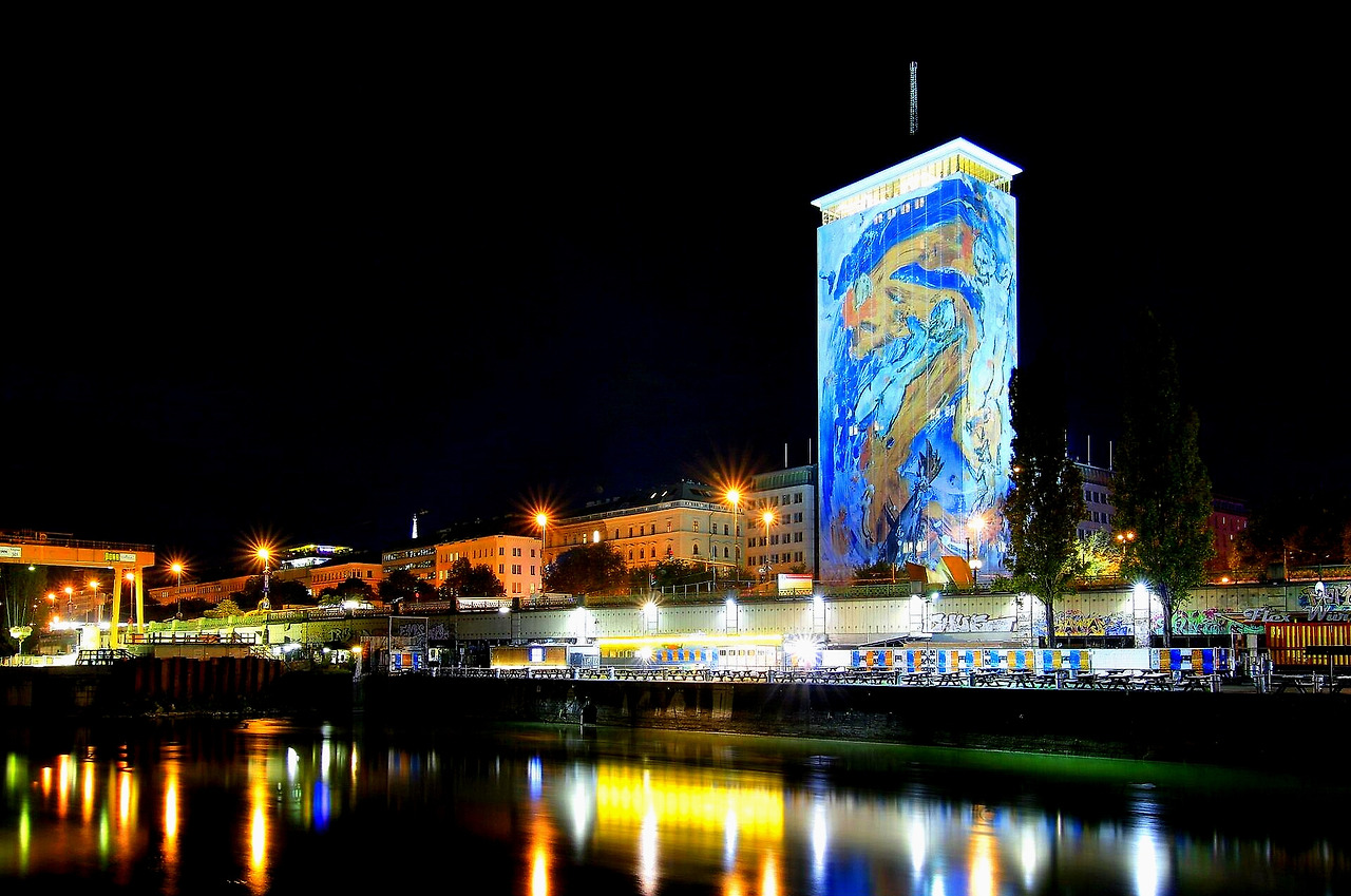 2006-csm_Ringturm-Verhüllung-Attersee_3-_-Wiener-Städtische-Thomas-Pitterle-1_0bf497e01e (1).jpg