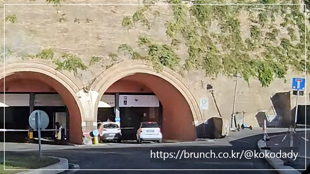 00 바티칸 주차장.jpg